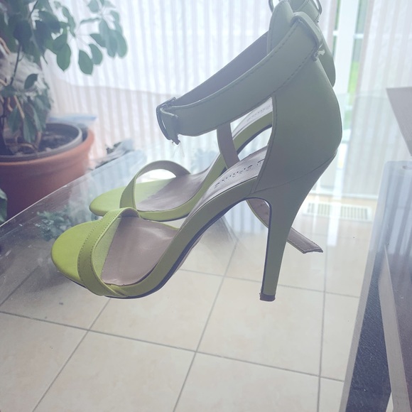 Strappy heels sz 7 trendy neon colour - Picture 5 of 6